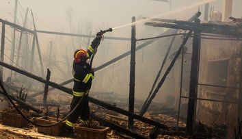 Incendii în Insula Rodos. Imagini emoționante surprinse de pompierii români în timpul luptei cu flăcările
