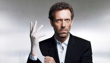 Hugh Laurie, decorat de Prințul Charles