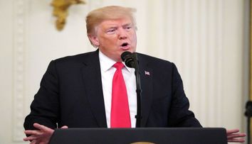 Donald Trump a candidat la președinție pentru că era gelos pe Gwen Stefani. Cine îi aduce această acuzație
