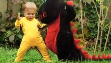 Miscarile care il fac gelos pana si pe Chuck Norris: <span style=