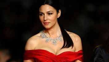 Cât de sexy poate fi Monica Bellucci la 58 de ani. A apărut într-o ținută transparetă pe coperta unei reviste