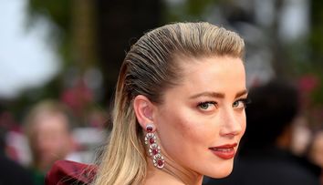 Amber Heard, fosta soție a lui Johnny Depp, este iubita unui model cu 8 ani mai tânăr decât ea
