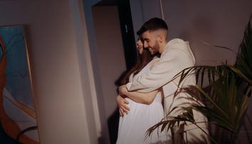 Omar Arnaout va fi tată! Artistul și soția lui au ținut totul secret timp de 8 luni: „Abia așteptam să te cunoaștem”