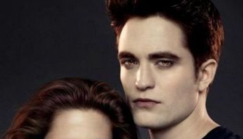 Kristen Stewart si Robert Pattinson, obligati de producatori sa defileze impreuna pe covorul rosu. Noi imagini cu cei doi actori in ultimul film Twilight