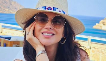 Monica Bîrlădeanu, apariție fermecătoare în Grecia. Cât costă o noapte de cazare la resortul de lux în care își petrece vacanța