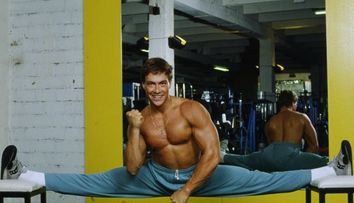 Fiica lui Jean-Claude Van Damme, o frumusete care atrage toate privirile. Are 24 de ani si vrea sa devina actrita