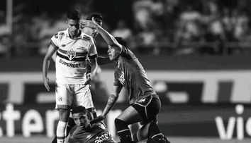 Un celebru fotbalist a murit la 27 de ani, după ce s-a prăbușit pe teren! Devenise tată în urmă cu 2 săptămâni