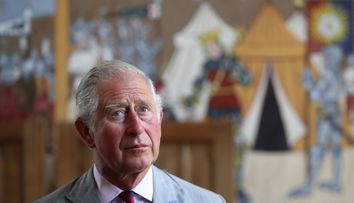 „Medicii i-au spus că este periculos”. Regele Charles a început un tratament controversat împotriva cancerului. Cadrele medicale se tem pentru sănătatea deja fragilă a monarhului