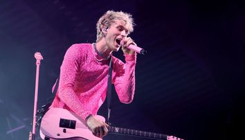 Machine Gun Kelly, electrocutat în timpul unui concert. Imaginile surprinse de fani