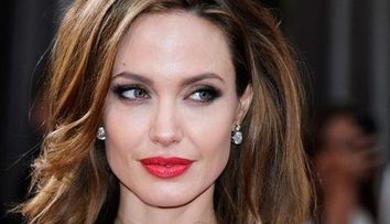 Angelina Jolie, pregatita sa renunte la actorie! Vrea sa petreaca mai mult timp cu Brad Pitt si copiii