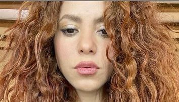 Shakira, ședință foto incendiară pentru Cosmopolitan. Fanii artistei: “Pandora Girl! Ce dezamăgire!”