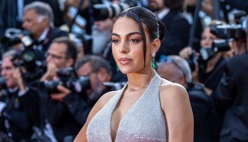 Georgina Rodriguez, apariție de milioane la Cannes! Iubita lui Cristiano Ronaldo a strălucit sub ploaia de blițuri