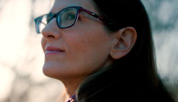 O femeie și-a cunoscut soțul într-un grup de studiu al Bibliei. După ce a făcut șase copii cu el, a descoperit îngrozită ce ținea acesta în pivniță