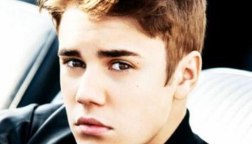Razi in hohote: Cum s-a imbracat Justin Bieber de ziua lui. Cantaretul a implinit 19 ani