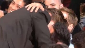 Robert Pattinson si Taylor Lautner s-au sarutat pasional la MTV Movie Awards 2011! VIDEO