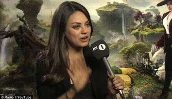Mila Kunis, invitata in oras de trei ori in timpul unui interviu de catre reporter. Cum a reactionat si de ce a fost 