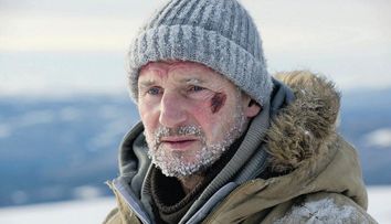 Liam Neeson infrunta iadul inghetat si lupii infometati in filmul 