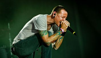 Mesajul emoționant al basistului trupei Linkin Park la un an de la sinuciderea lui Chester