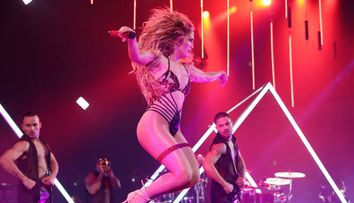 Jennifer Lopez a dezvaluit elixirul tineretii! Ce bea in fiecare zi ca sa arate perfect la 48 de ani