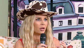 Un artist faimos alături de care cântă acum Andreea Bănică s-a apucat de muzică după ce în copilărie o urmărea la concerte! Ce poză fabuloasă de acum aproape 20 de ani au împreună