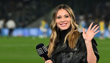 E considerată de mulți drept cea mai frumoasă jurnalistă sportivă din lume! La job e o adevărată apariție, dar stai s-o vezi la piscină