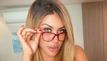 De ce a ales un model PlayBoy să facă yoga fără haine
