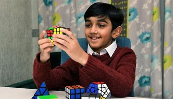 Yusuf Shah, puștiul de 11 ani cu IQ peste cel al genialilor Stephen Hawking și Albert Einstein