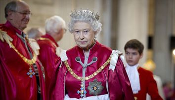 Regina nu va abdica niciodată. Plănuiește să domnească ”până la moarte”