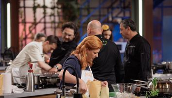 MasterChef, 13 octombrie 2025. Cum s-au descurcat concurenții la proba din această seară. Cine a reprodus cel mai bine preparatele chefilor și cine a mers direct în camera încinsă