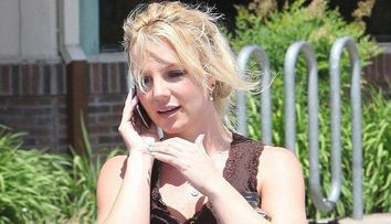 Ce schimbare! Cum arata Britney Spears pe coperta unei reviste, la cateva zile dupa ce a fost surprinsa cu picioarele pline de celulita