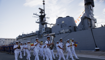 Cel mai emoționant moment de la Masterchef! Concurenții ajung în portul militar Constanța, între două fregate-emblemă a României. Ce surpriză le face fanfara militară: ”Mi-au dat lacrimile!”
