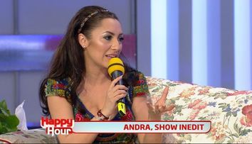 Andra, la un pas sa arate mai mult decat si-ar fi dorit. Rochia scurta i-a jucat feste in direct la TV