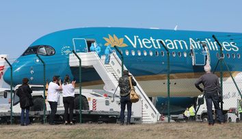 Vietnamezii fac eforturi să salveze viața unui pilot infectat cu coronavirus. Miza: o țară cu zero decese de Covid-19