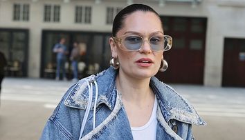 Jessie J amână concertele după ce a aflat că are nevoie de o a doua operație în lupta cu cancerul la sân. Mesajul emoționant al artistei: „Îmi pare atât de rău, mă simt frustrată și tristă”