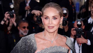 Sharon Stone, devastată de trădarea fostului soț. Actrița susține că a părăsit-o când a ales să facă o mastectomie preventivă după o suspiciune de cancer