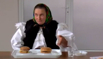 Oameni din intreaga lume care mananca burgeri pentru prima oara. Reactia romanilor - VIDEO