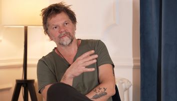 Florin Piersic Jr. dezvăluie detalii din culisele filmului „The Protégé/Codul asasinului”! Pelicula va putea fi urmărită pe PRO TV și, în curând, pe VOYO