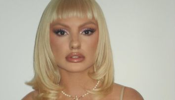 Alexandra Stan are un nou iubit! Cine este bărbatul care îi aduce zâmbetul pe buze artistei. Cei doi au fost fotografiați în ipostaze tandre