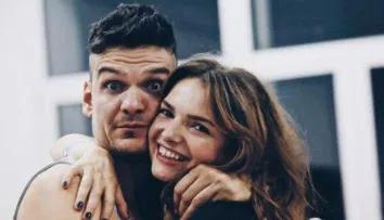 Tudor Chirilă și Iulia Mîzgan, apariție rară împreună. Formează un cuplu de 14 ani și au doi copii, dar nu vor să se căsătorească: „Aici ne-am potrivit!