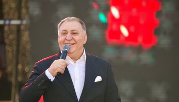 Vali Vijelie are amantă? Cântărețul s-a dat de gol: „Pot să țin și două în casă”