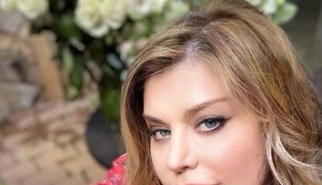 „Ești fructul interzis”! Imaginea cu Loredana Groza care le-a aprins imaginația internauților