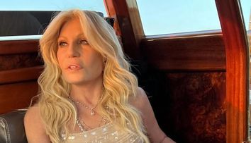 Donatella Versace, de nerecunoscut: are 70 de ani, dar în ultima imagine pare cu 30 de ani mai tânără