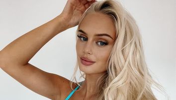 Cea mai fit suedeză sfidează temperaturile scăzute. Pictorial sexy în zăpadă, doar în lenjerie intimă