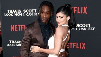 Apariție spectaculoasă pe covorul roșu, la doar 18 luni. Ce ținută a avut fetița lui Kylie Jenner