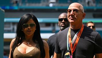 Jeff Bezos și logodnica sa, Lauren Sanchez, ținta ironiilor pe Internet după ce au pozat în Vogue: „O fotografie ridicolă. Halloween-ul s-a terminat!”