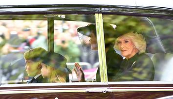 Cum s-a îmbrăcat Camilla, Regina Consoartă, la înmormântarea suveranei britanice! Detaliul care a ieșit în evidență