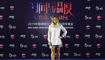 Simona Halep și Bianca Andreescu, superbe la o petrecere organizată în cadrul turneului de la Beijing