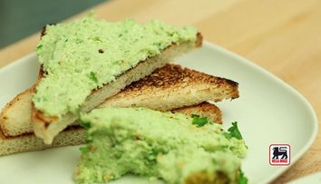 Terina de avocado cu branza si fistic