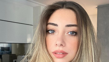 Iubita lui Selly, ședință foto incendiară, într-un body sexy. Cât de bine arată Smaranda Știrbu