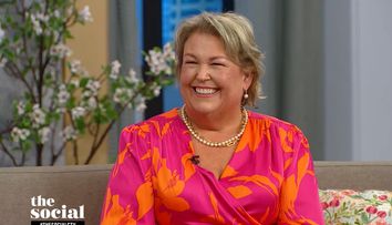 Cum a ajuns o fostă producătoare TV să scrie unul dintre cele mai citite thrillere ale anului. Interviu cu Sue Hincenbergs, despre planuri de pensie, prietene periculoase și umor negru